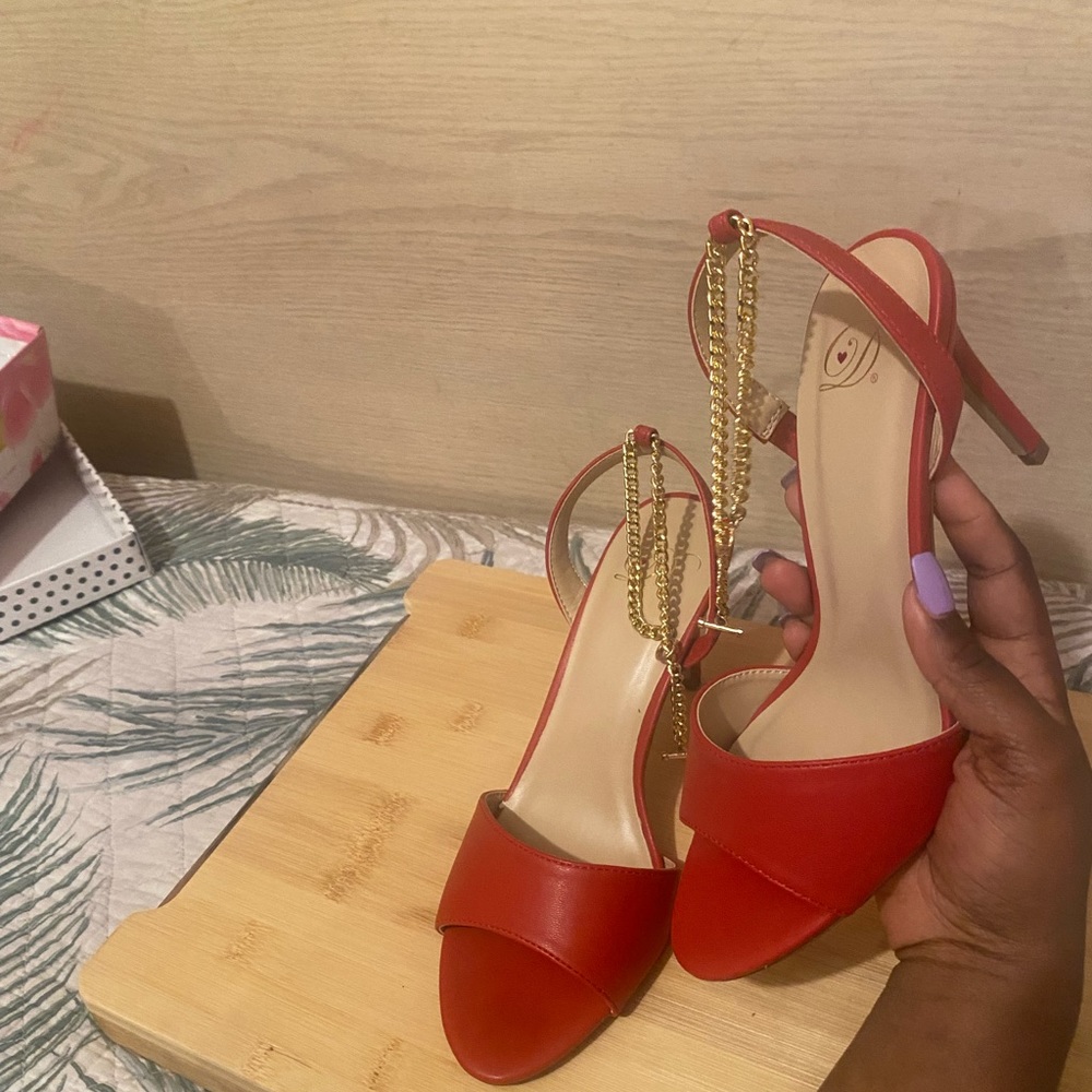 Grab this lovely pair of sexy red heels for that special occasion. Brand new